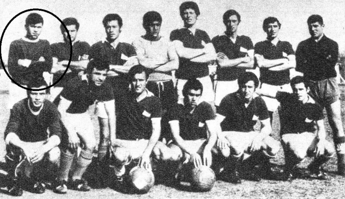 Imagen El equipo de Argentino, campeón en Chacabuco. El primero de la izquierda, parado, es Daniel. Era el año 1969. 