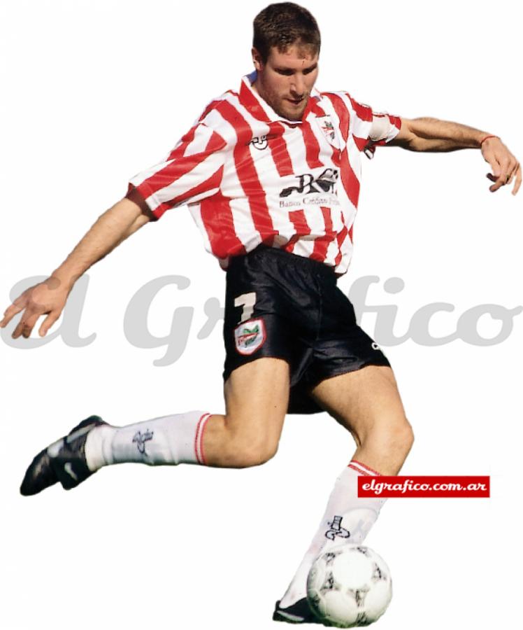 En Estudiantes jugó 99 partidos y convirtió 36 goles.