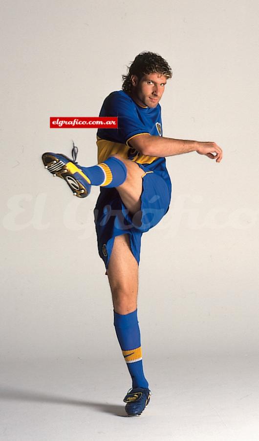 En Boca tuvo dos ciclos, en total jugó 404 partidos y convirtió 236 goles.