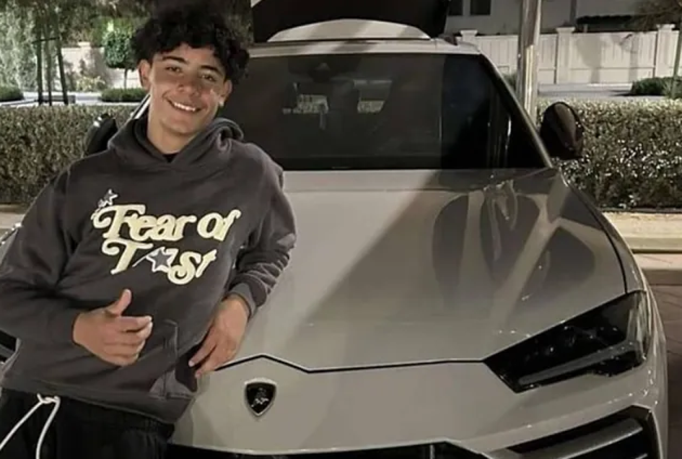 Imagen Cristiano Ronaldo Jr y su primer auto con 15 años: un Lamborghini de 300 mil euros.