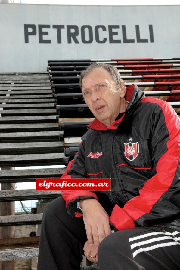 Imagen En el arco del campeón, “Petro” tuvo asistencia perfecta y Bernabé Palacios actuó como su suplente; hoy es el coordinador del fútbol infantil.
