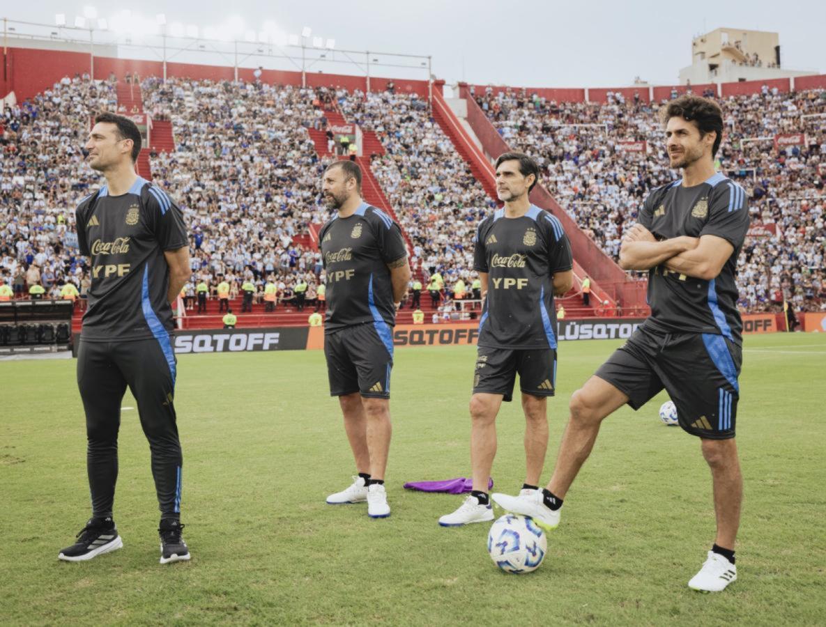 Imagen La gente colmó el Tomás A. Ducó para ver a la Selección y ayudar a Bahía Blanca.