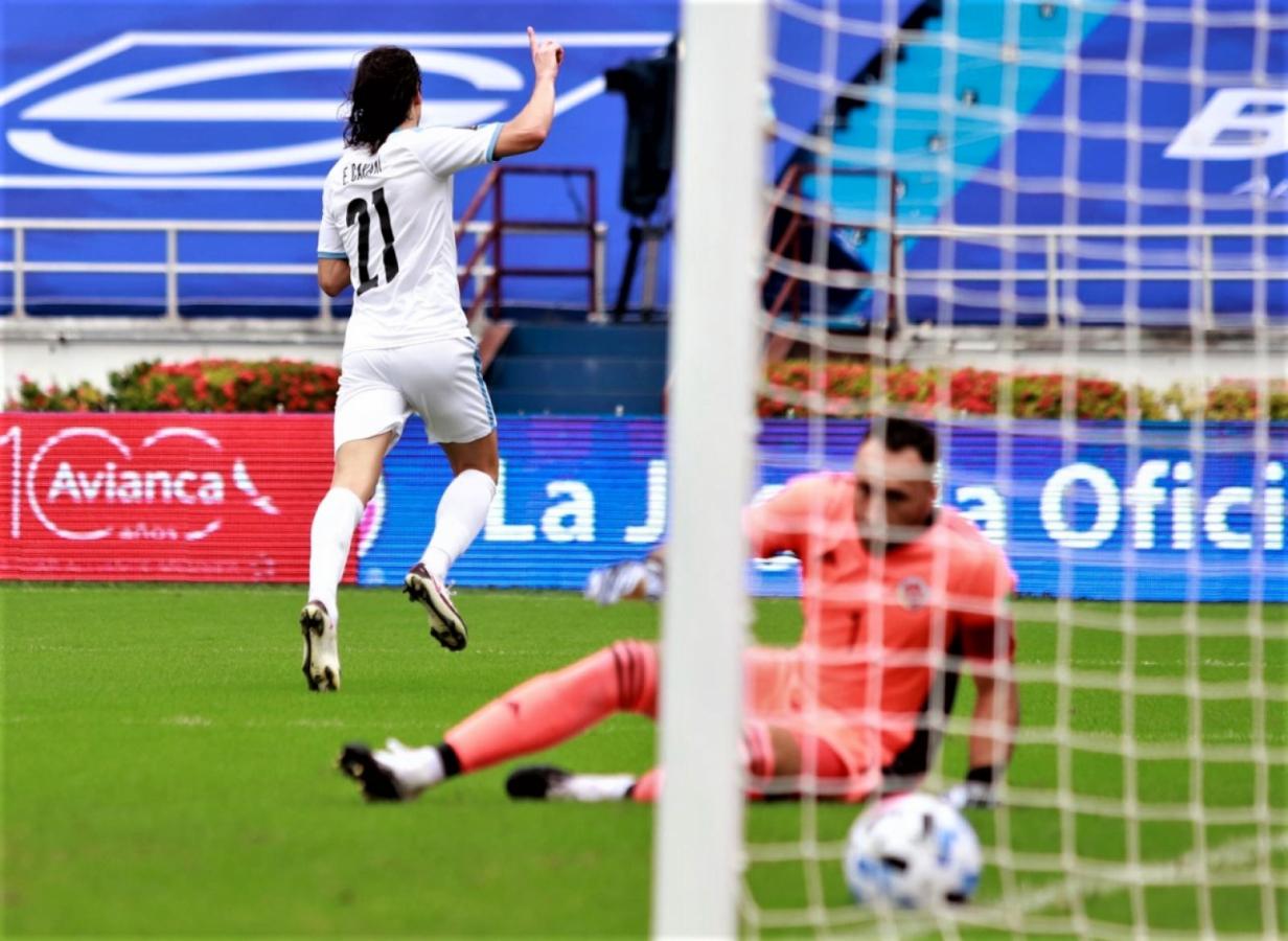 Imagen Cavani abrió la goleada a los 5 minutos. Foto: @Uruguay