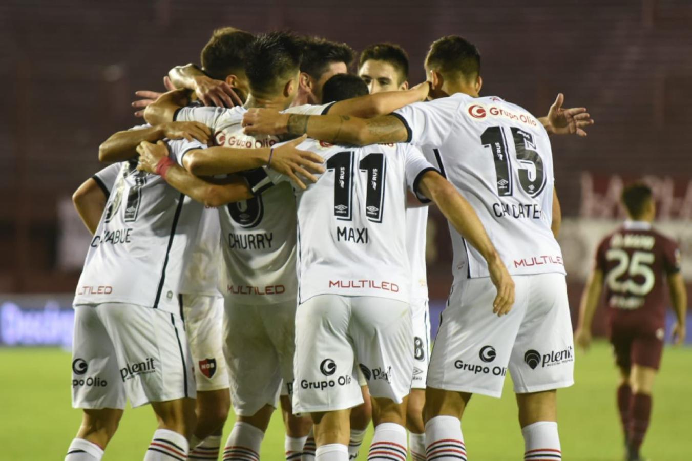 Imagen Abrazados a la primera victoria. Newell's
