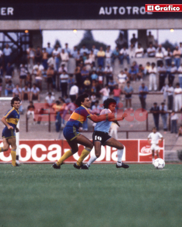 Imagen Jugando contra Boca, en el Chateau Carreas.