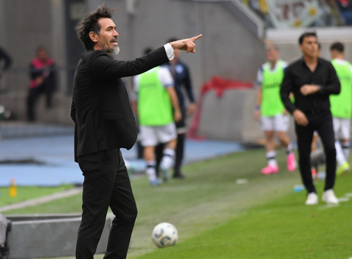 Imagen Eduardo Domínguez es el entrenador que más tiempo lleva en un equipo argentino.