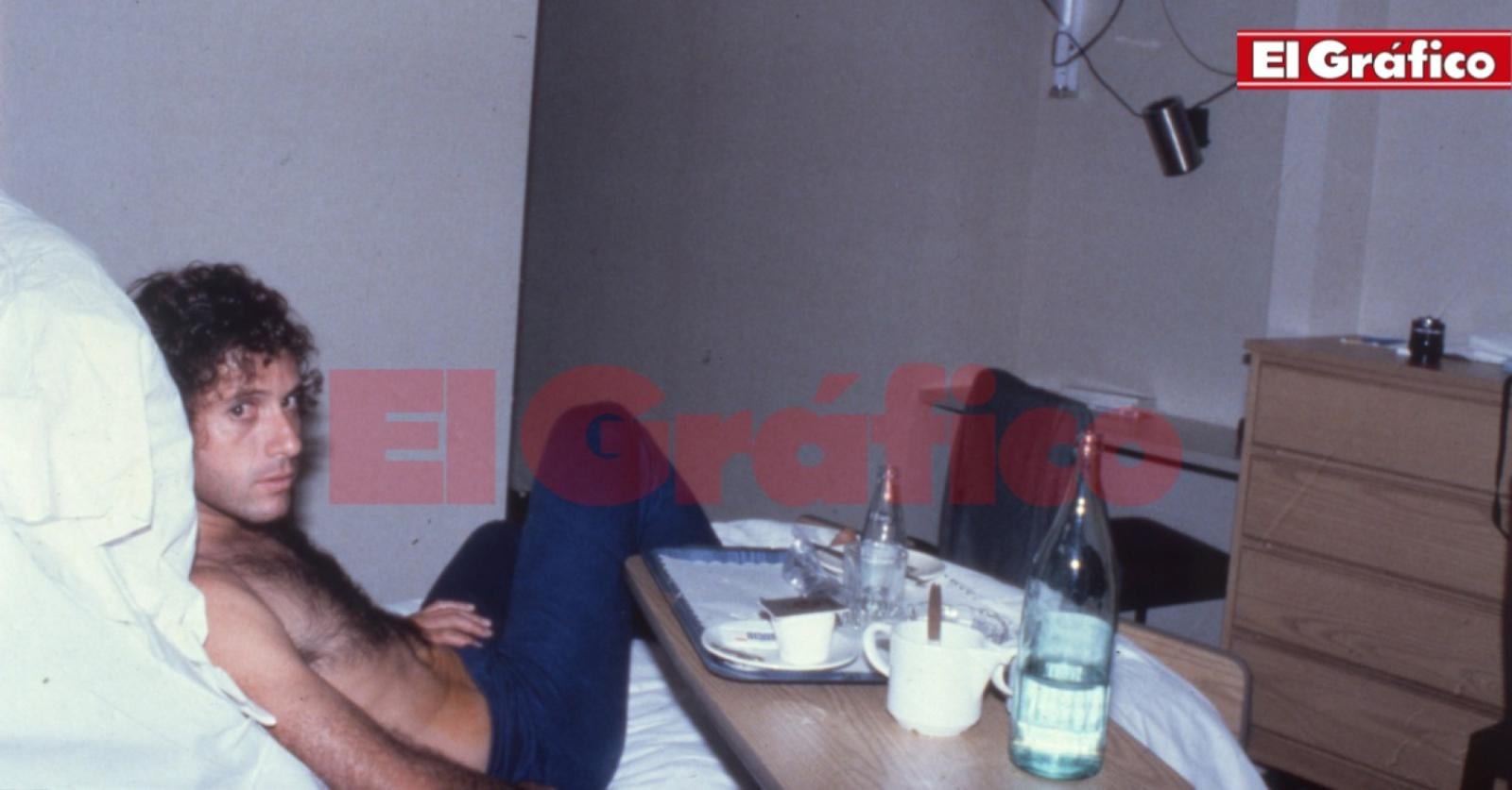 Imagen Guillermo Vilas, en París, después de la operación de apendicitis.