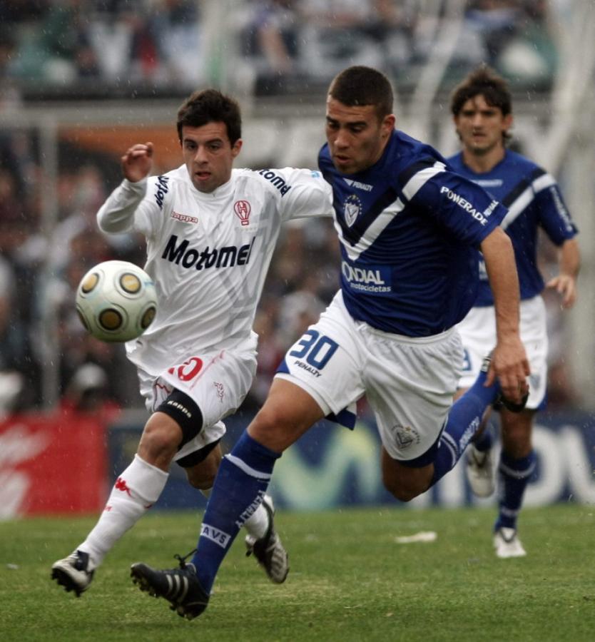 Imagen Otamendi fue campeón con Vélez en 2009 y buscarían repatriarlo.