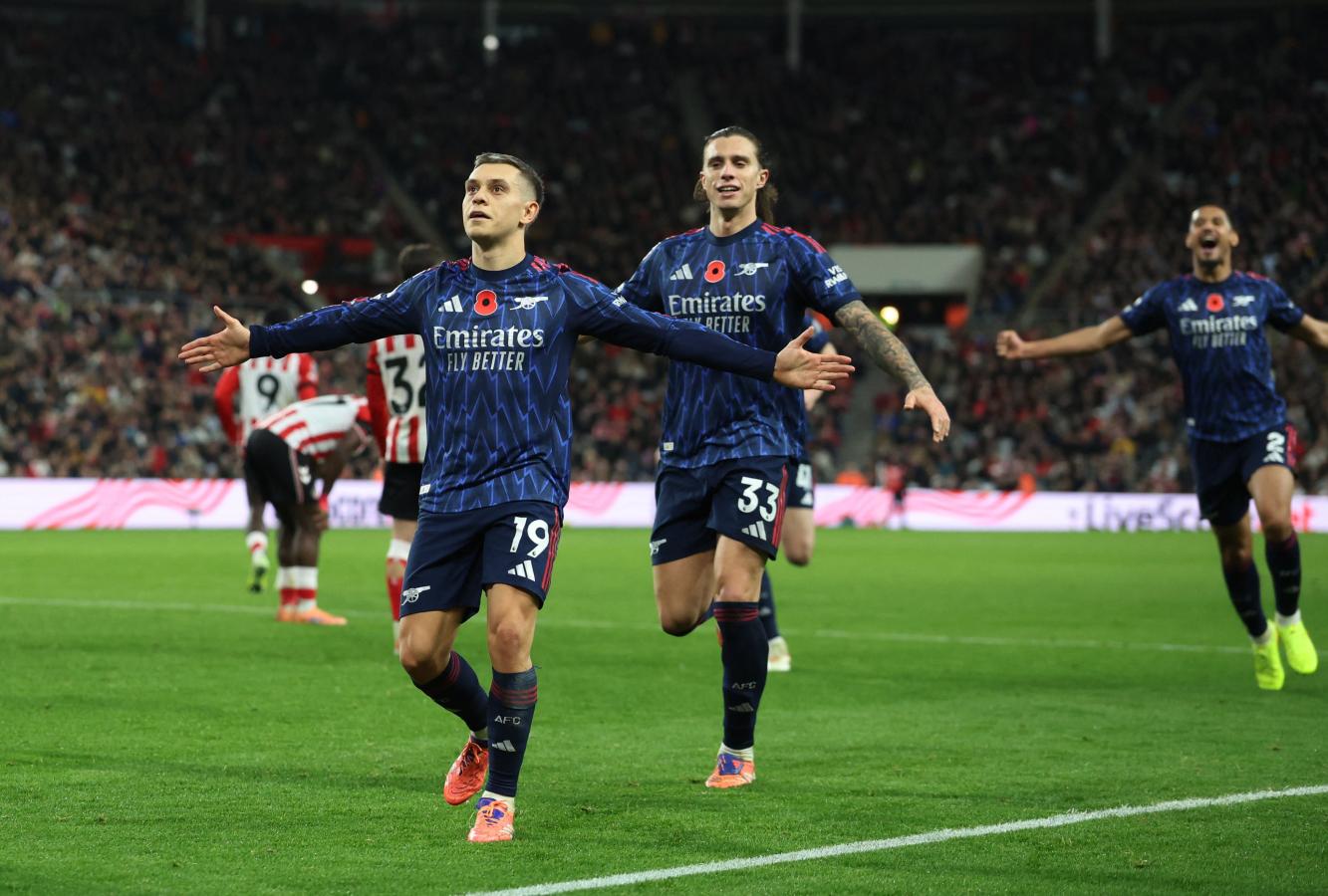 Imagen Trossard festeja el segundo tanto de Arsenal, que parecía el del triunfo.