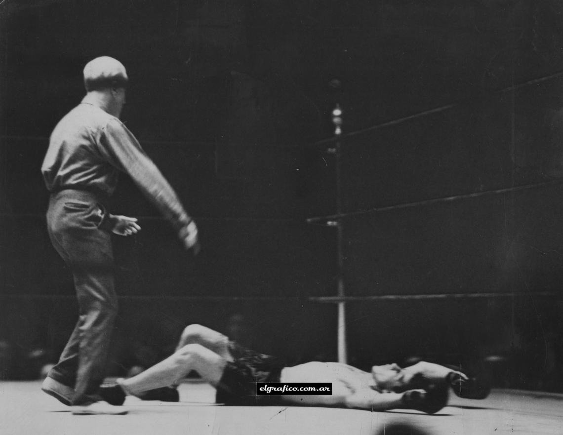 El joven invicto argentino es sometido a una paliza por el experimentado Petrolle hasta que cae definitivamente en el 9° round.