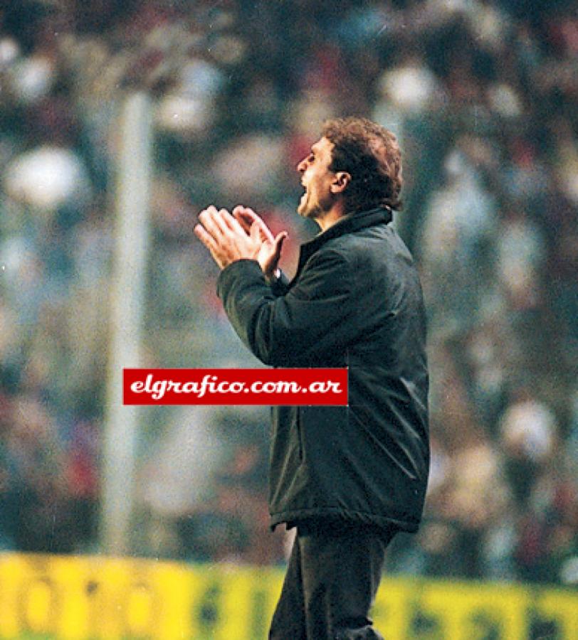 Imagen Fue director técnico de Independiente y San Lorenzo en el fútbol argentino.