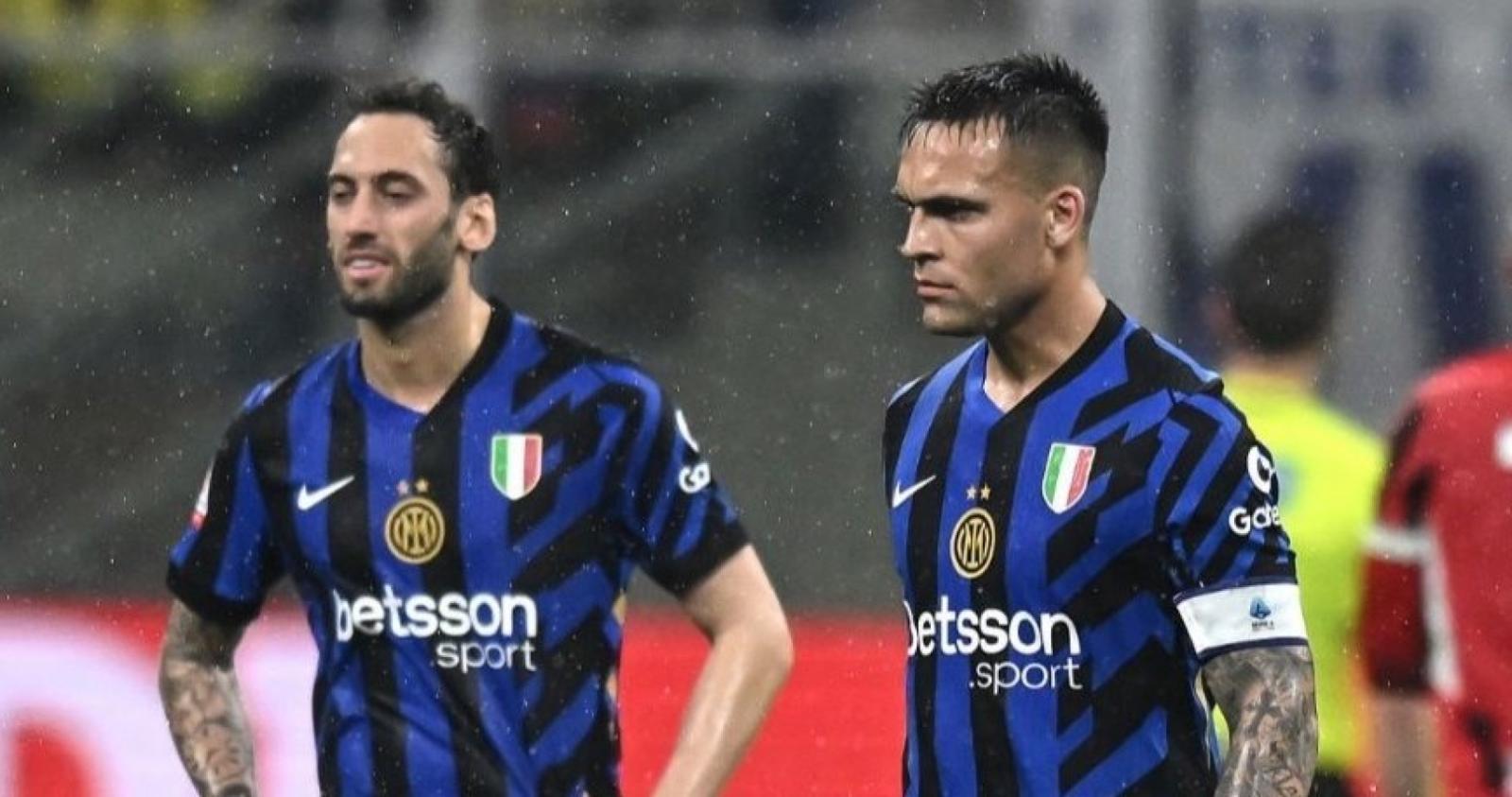 Imagen Calhanoglu, apuntado por el capitán Lautaro Martínez.