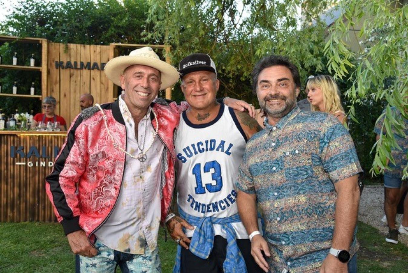 Imagen Señor Flavio, compositor y bajista de los Cadillacs, además de surfista, estuvo acompañando a su amigo Fernando