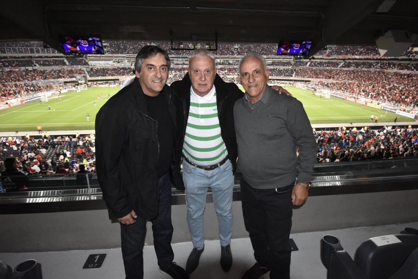 Imagen Francescoli, Alonso y Alzamendi disfrutaron juntos de una noche de Copa Libertadores en River.