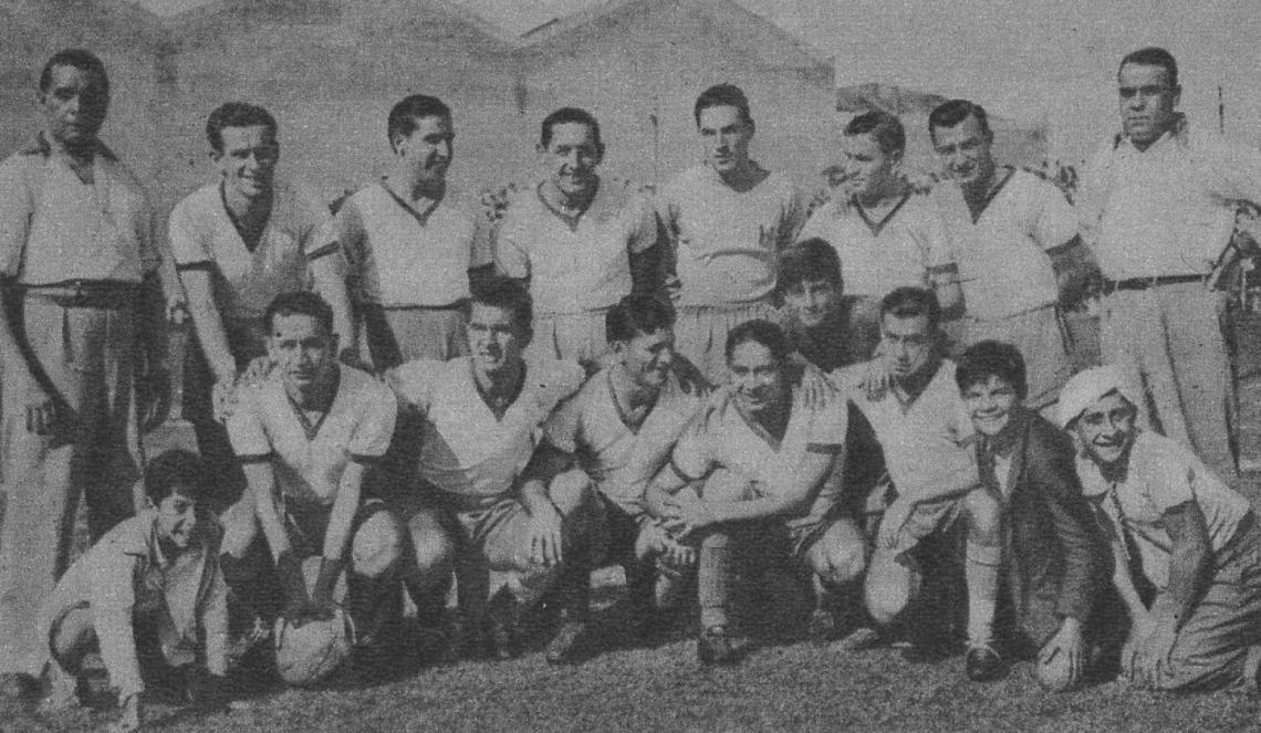 Imagen Huracán, que iba ganando y perdió. Parados: Giudice. Bongiovanni, Marinelli, Barrionuevo, Titoneil y Perdomo. Agachados: Alberti. Barros, Masantonio, Guerra y Rodríguez.
