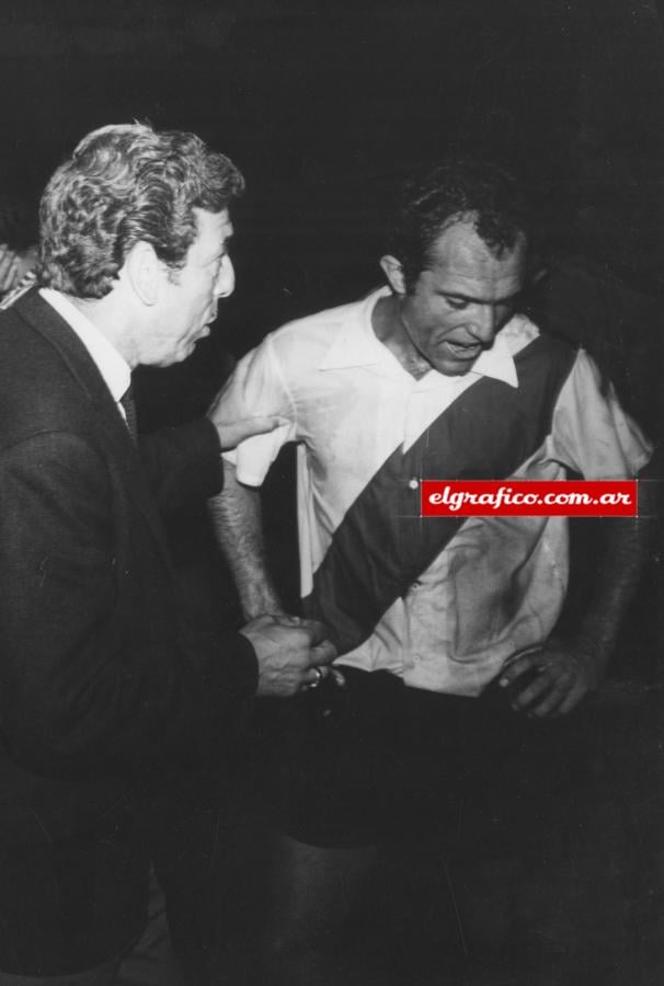 Angel Labruna, su compañero en 1958, su técnico diez años más tarde.