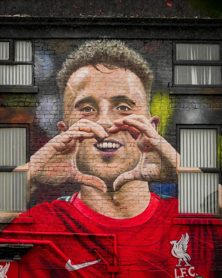 Imagen El mural en honor a Diogo Jota en las inmediaciones de Anfield.