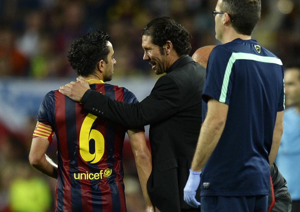 Imagen Xavi y Simeone en 2013, cuando el actual DT de Barcelona todavía era jugador
