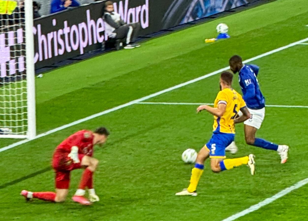 Imagen Beto puso el 2 a 0 definitivo para Everton ante Mansfield.