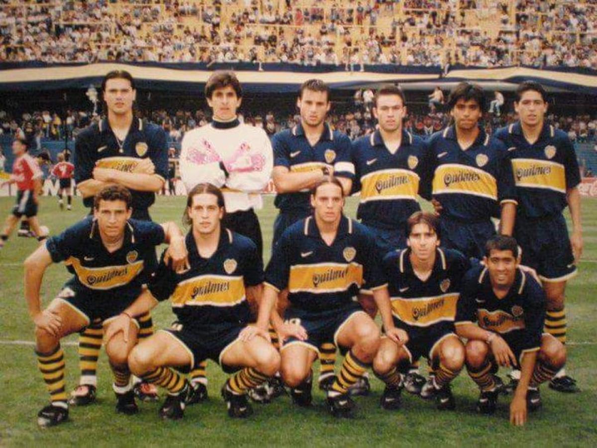 Imagen Vilar, arquero en la Reserva de Boca en 1996. Arriba en la punta derecha, un tal Juan Román Riquelme (TWITTER @FOTOSROMAN10))