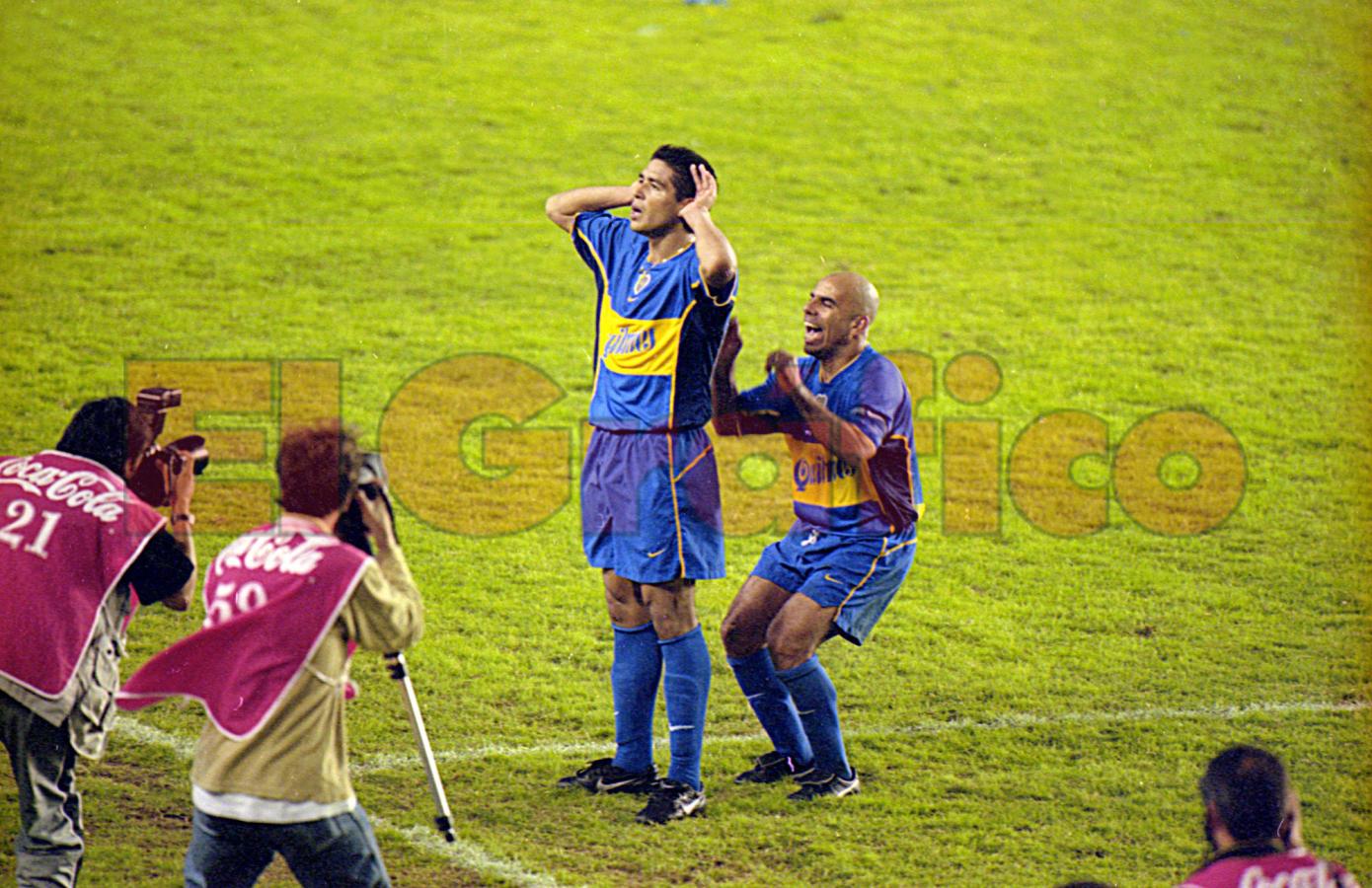 Imagen Juan Román Riquelme y el Topo Gigio (Clausura 2001)