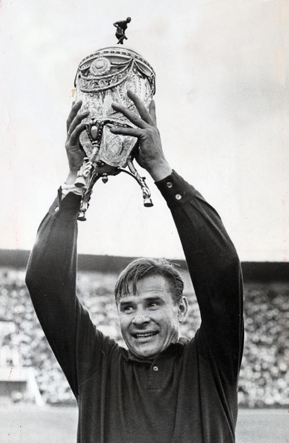 Imagen 10 de agosto de 1960, Yashin festjando el día de los deportistas en el Estadio Lenin: Dynamo 2 vs Tbilisi 1.