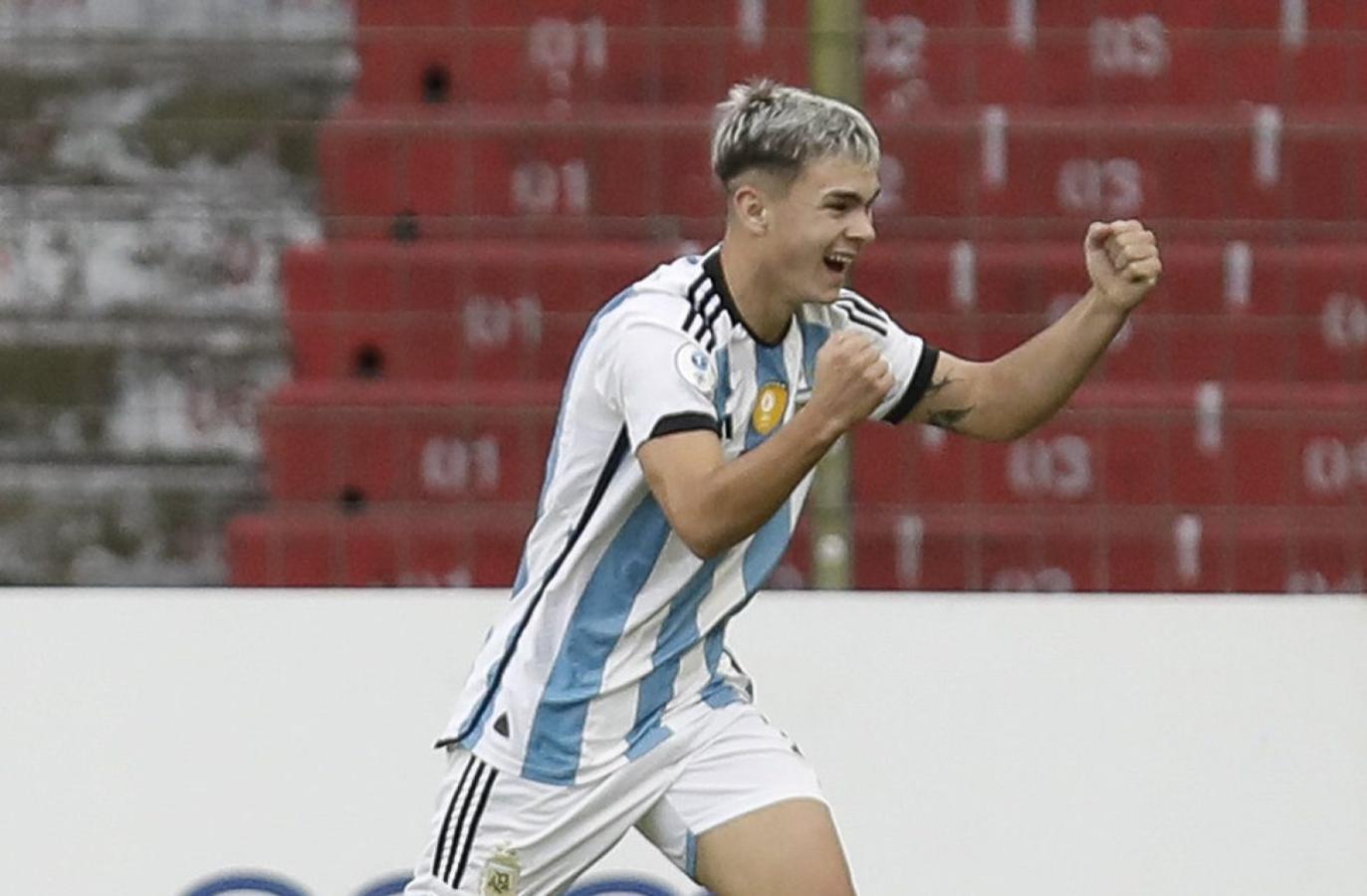 Imagen Santiago López se destacó en la Selección Sub 17 y debe renovar su contrato con el Rojo.