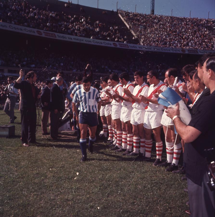 Imagen El pasillo de River a Racing el 12-11-1967