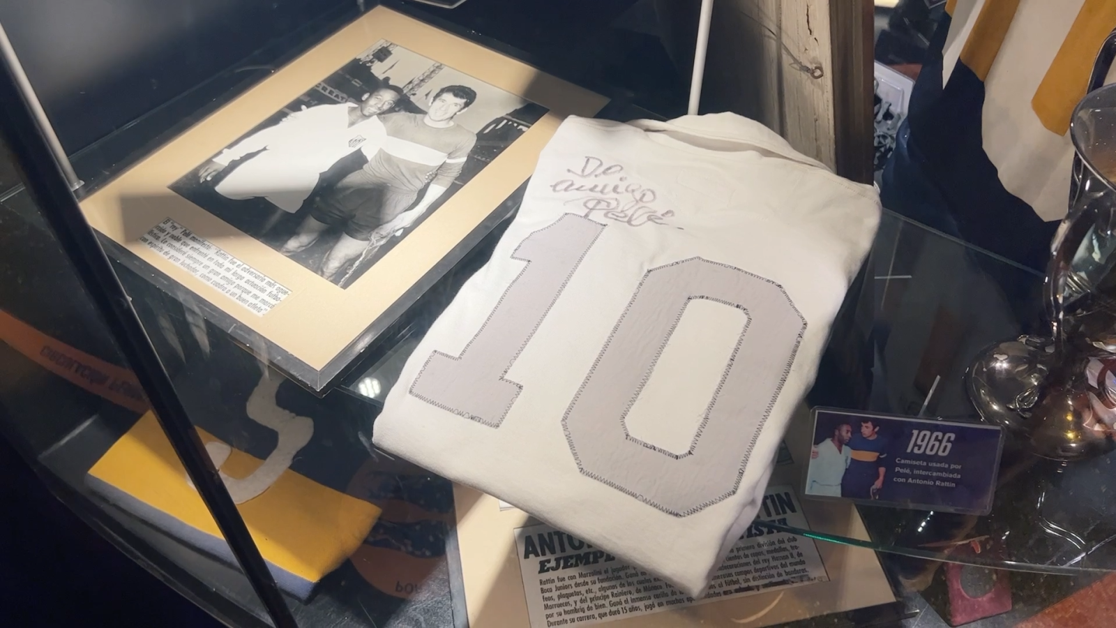 Imagen La camiseta de Pelé autografiada. Una pieza muy valorada sobre todo por los visitantes brasileños