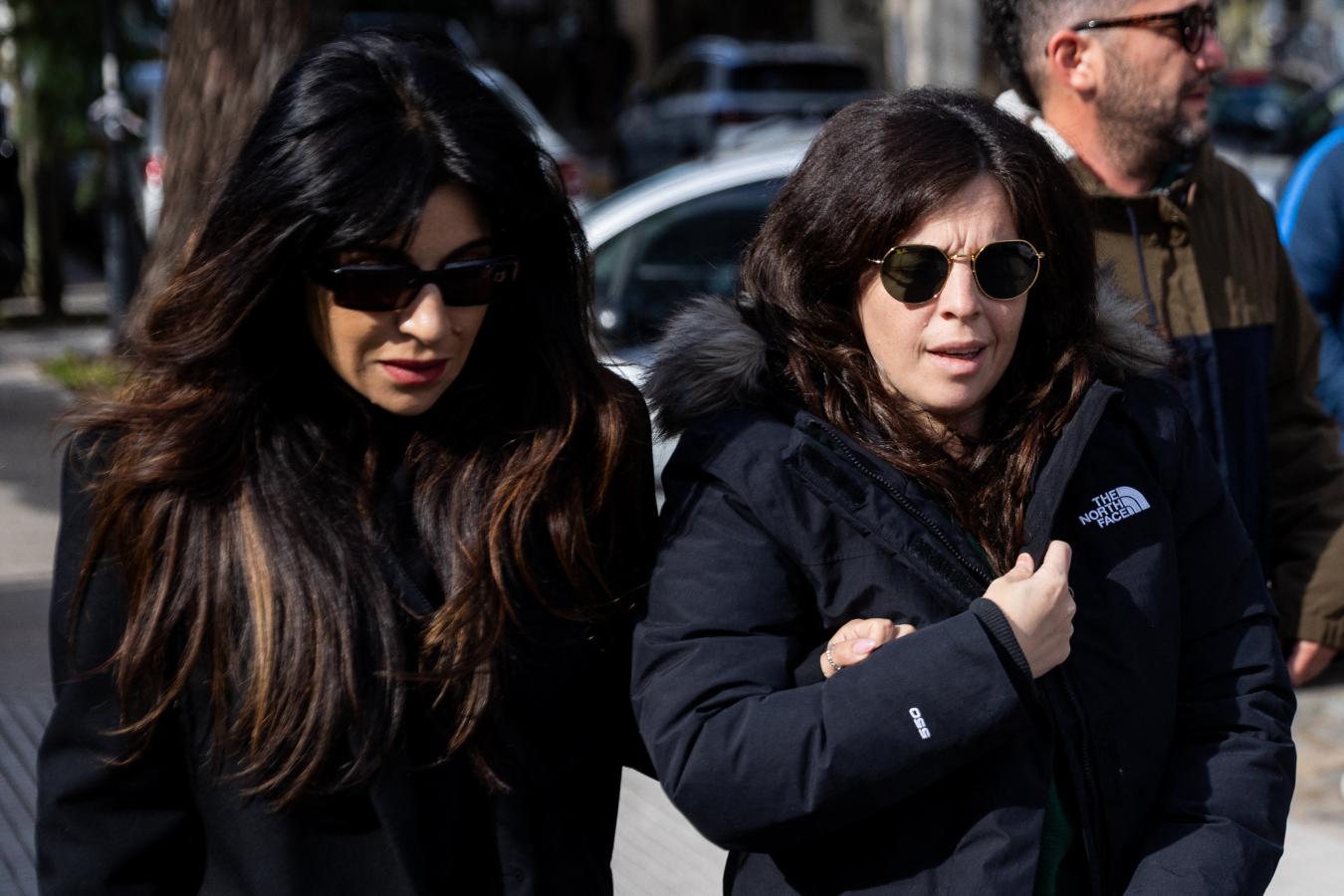 Imagen Dalma y Gianinna Maradona, presentes en el anuncio de la nulidad del juicio (AFP).