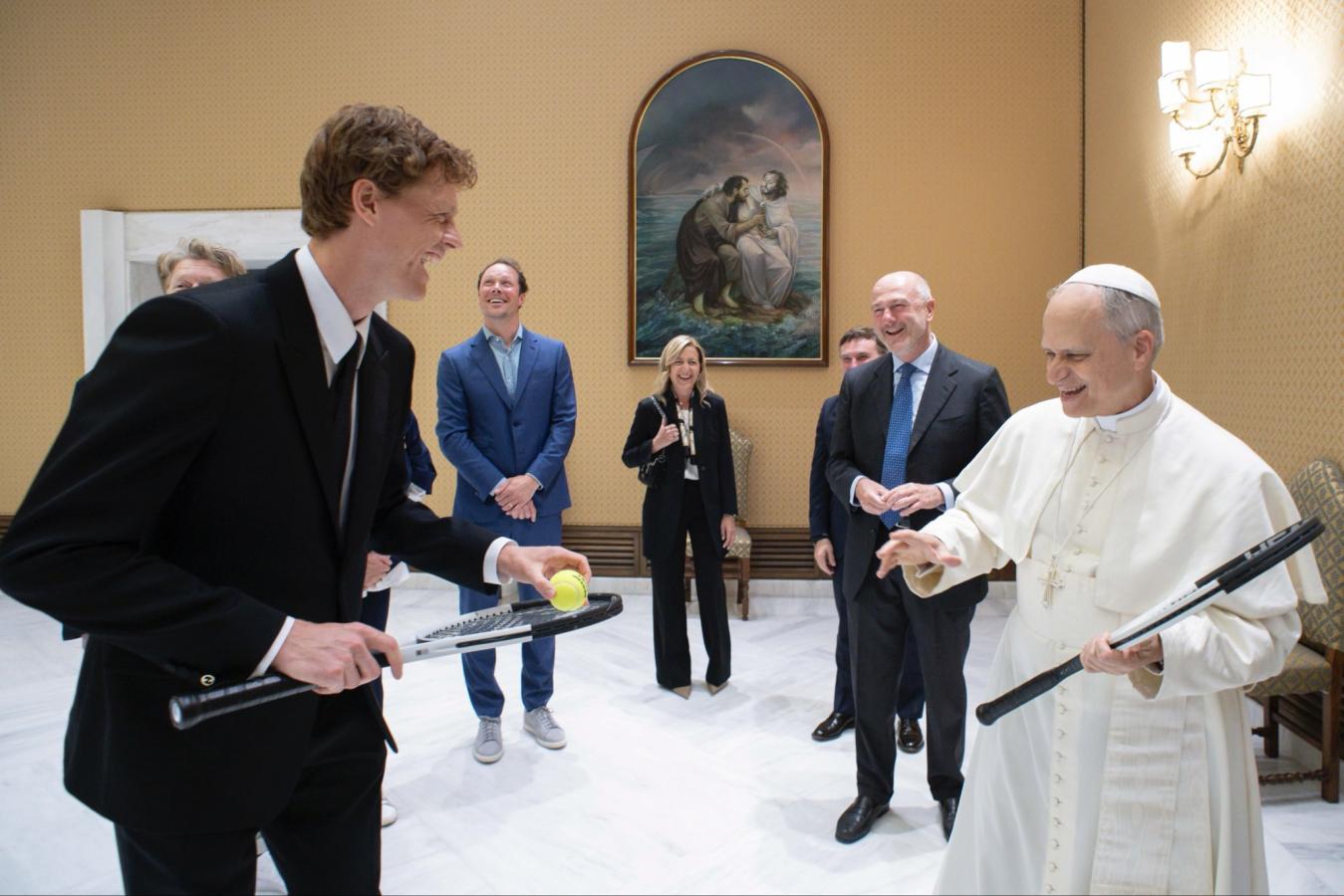 Imagen de Cumbre de líderes: Jannik Sinner visitó al "Papa tenista" León XIV