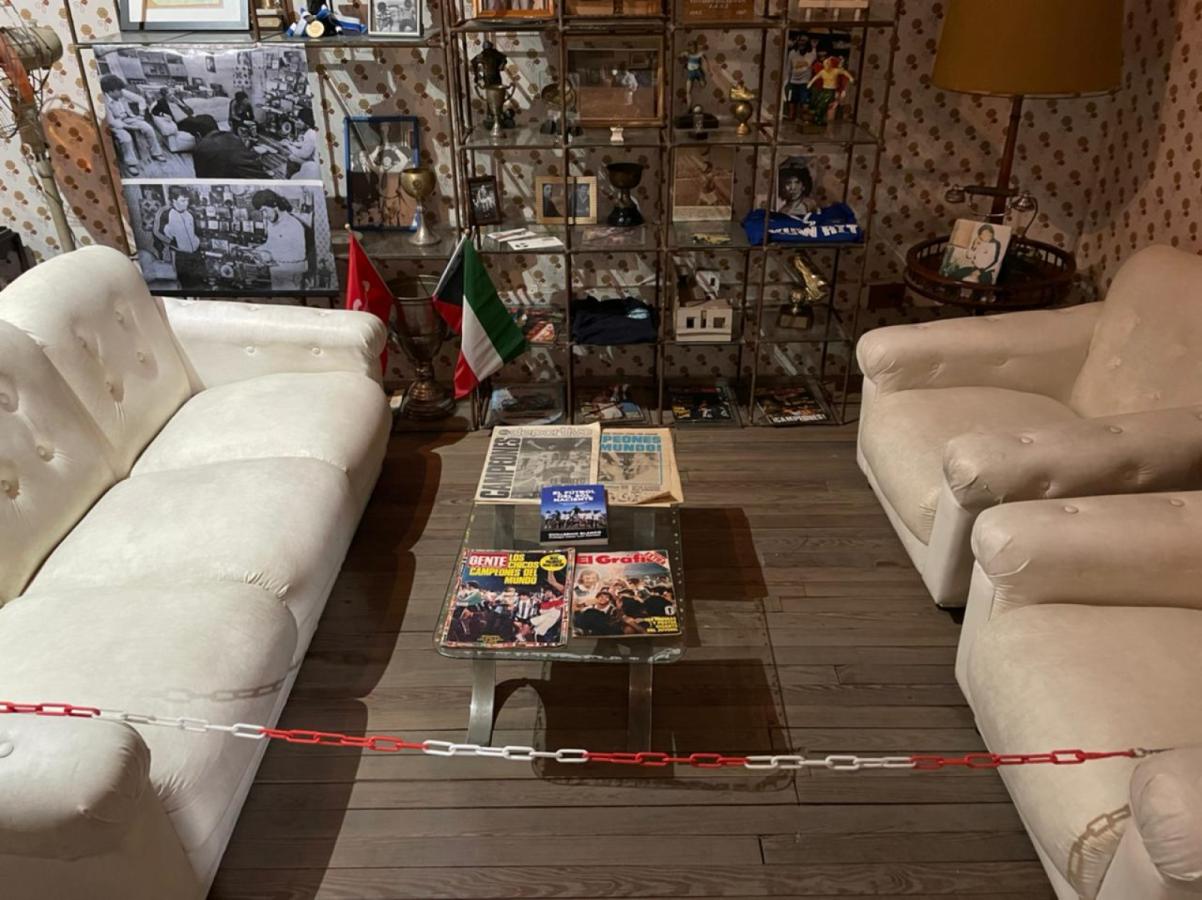 Las ediciones de El Gráfico, infaltables entre los objetos de la época