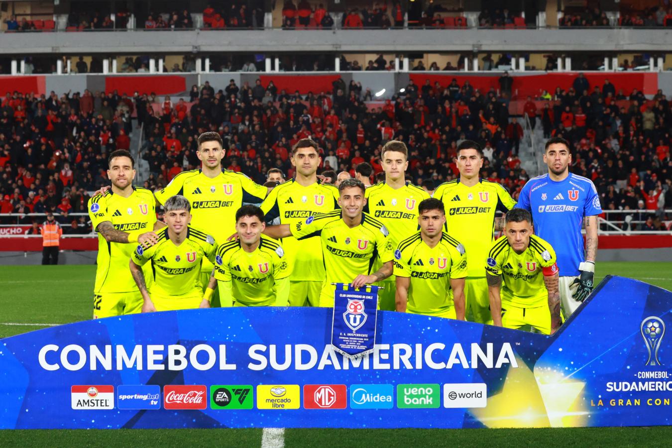 Imagen Los futbolistas de U de Chile emitieron un mensaje tras los hechos de violencia (AFP).