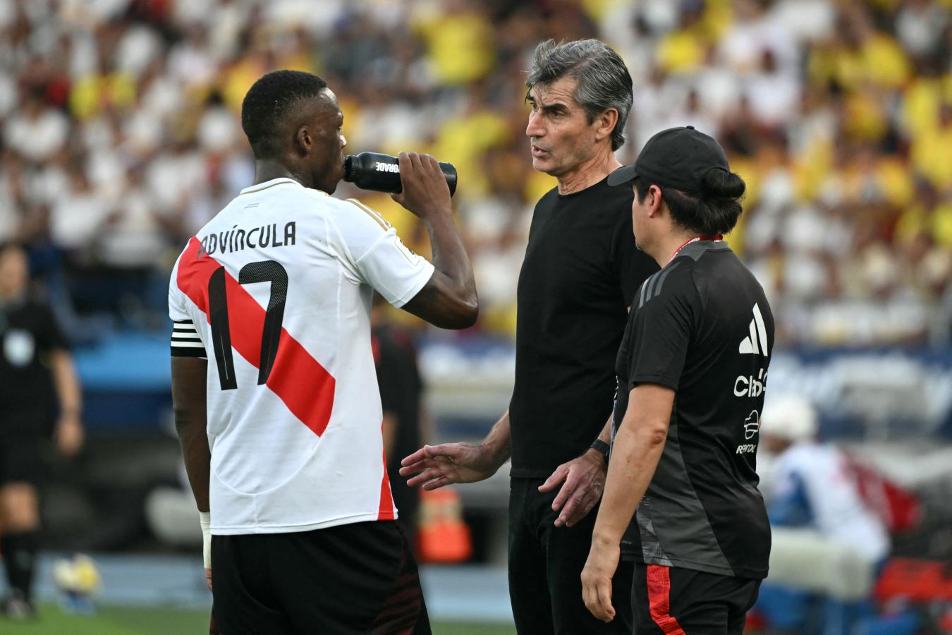 Imagen Luis Advíncula, referente y capitán de Perú (AFP).