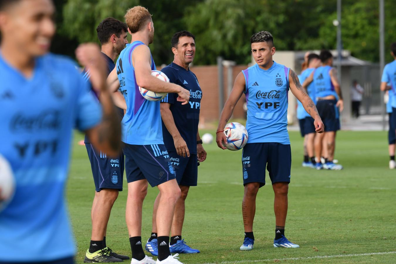 Imagen Thiago Almada asume con orgullo su rol de líder y capitán del Sub 23.