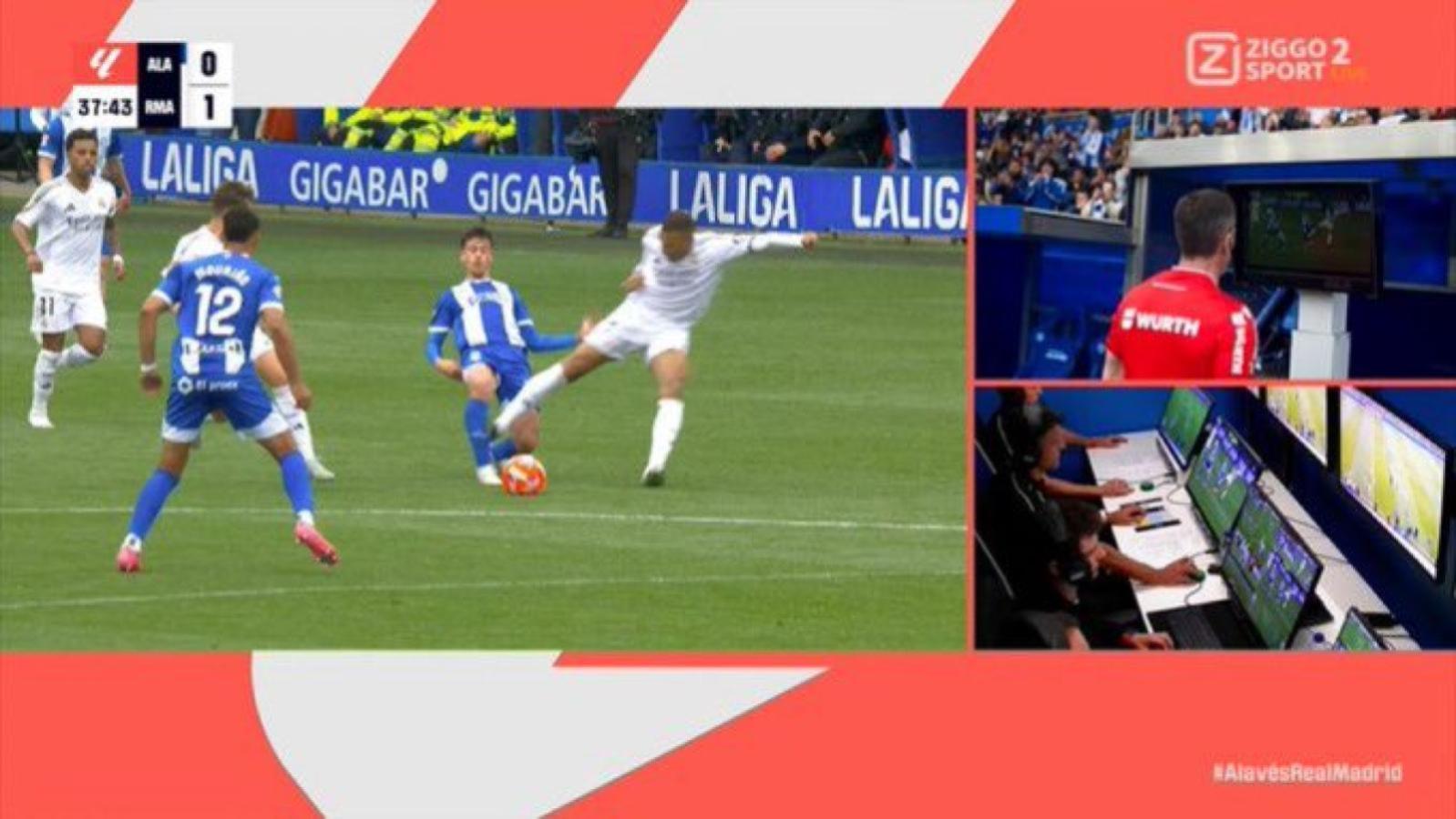 Imagen El VAR determinó la expulsión de Mbappé.
