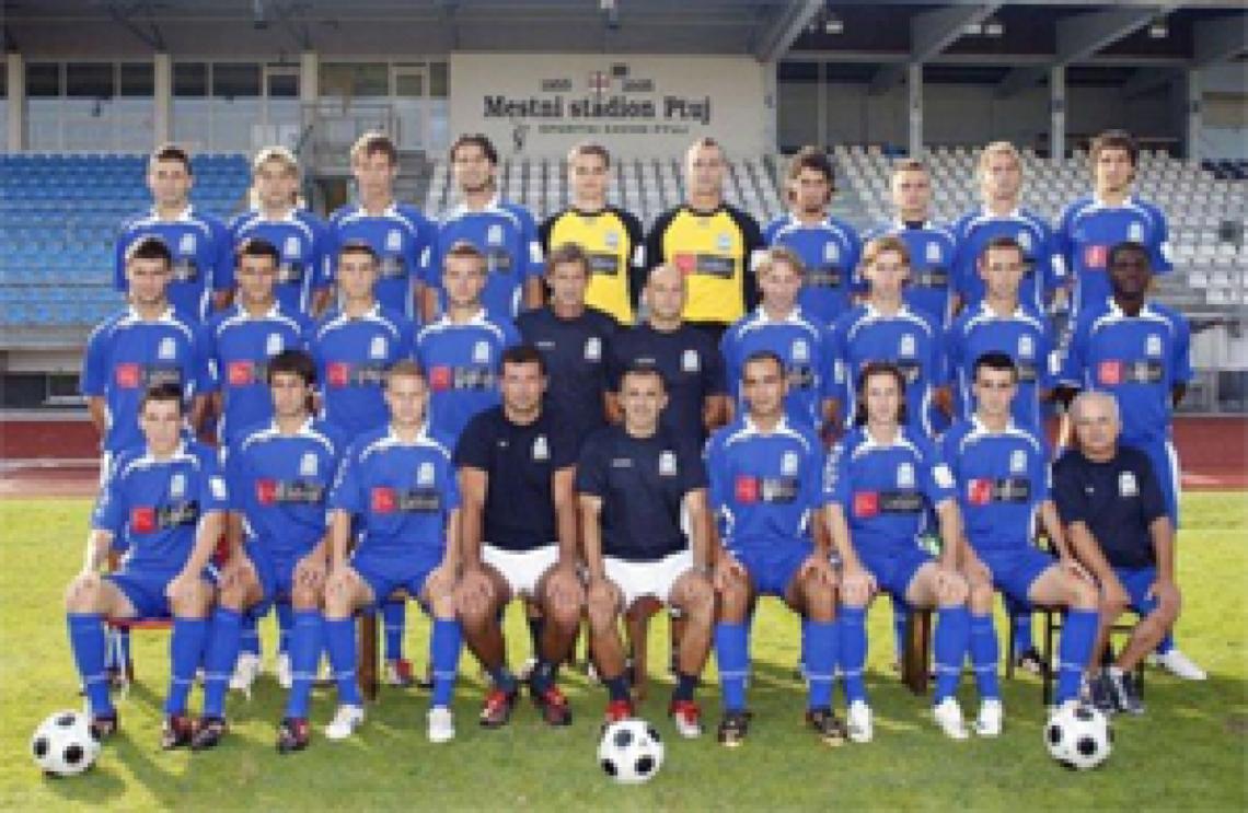 Imagen El plantel completo del Drava Ptuj, el equipo esloveno que tiene en sus filas al argentino Lucas Horvat.