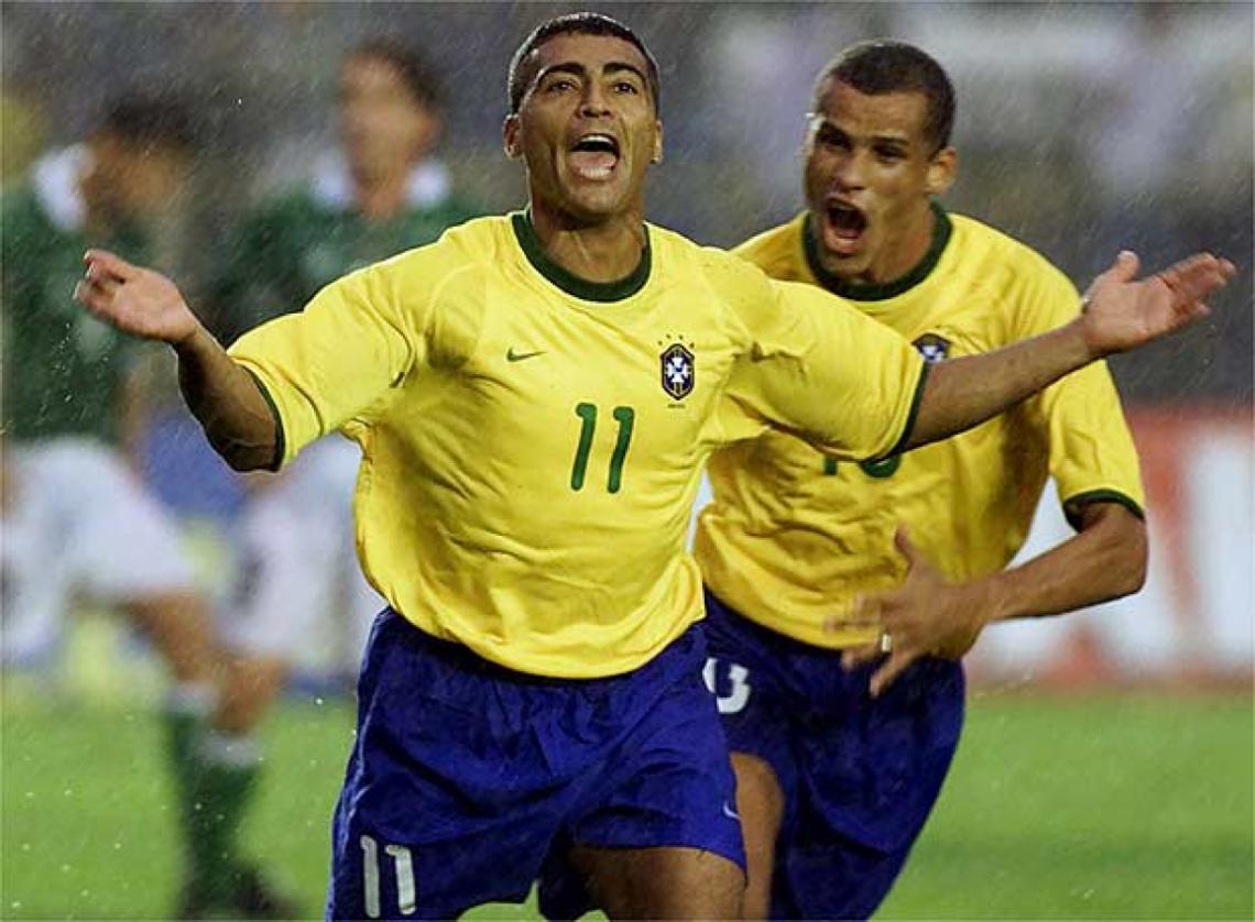 Imagen ROMARIO, UN TIPO CON SUERTE: el fin del mundo lo encuentra siendo el máximo goleador de la historia del fútbol. Tiene 768. 