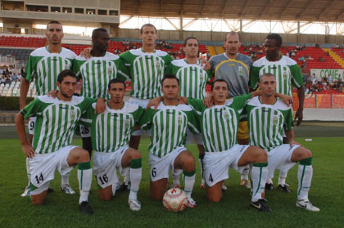 Imagen El plantel del Floriana, un equipo con raíces irlandesas que se fundó en Malta en 1894. El argentino Pablo Doffo viste la número 6.