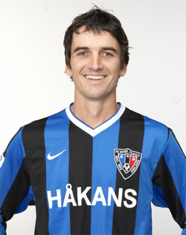 Imagen Pertot sonríe con la camiseta del Inter Turku, aunque tiene pensado volver al fútbol argentino. (Foto: fcinter.com)