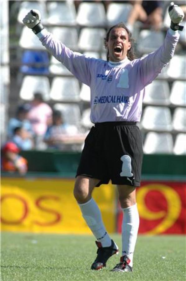 Imagen El Mono y un festejo en sus tiempos en Gimnasia (LP).