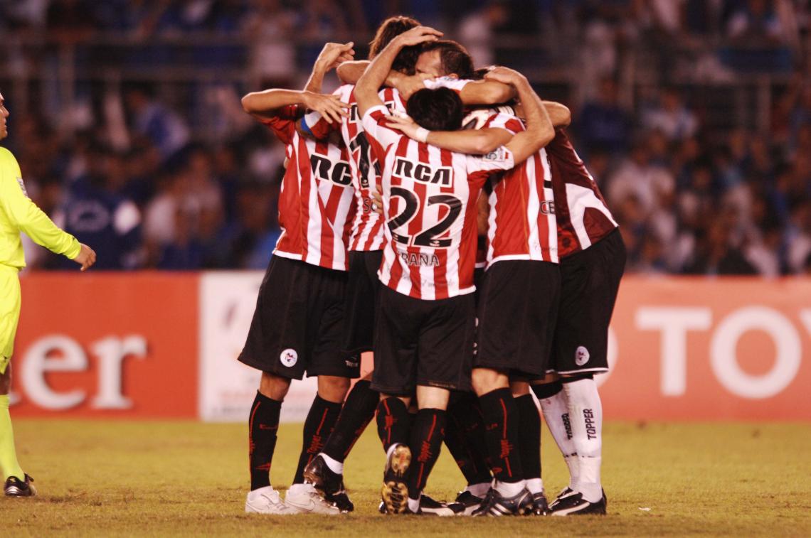 LEONES UNIDOS. El equipo tuvo puntos altísimos en todas las líneas. (Foto: Placar)