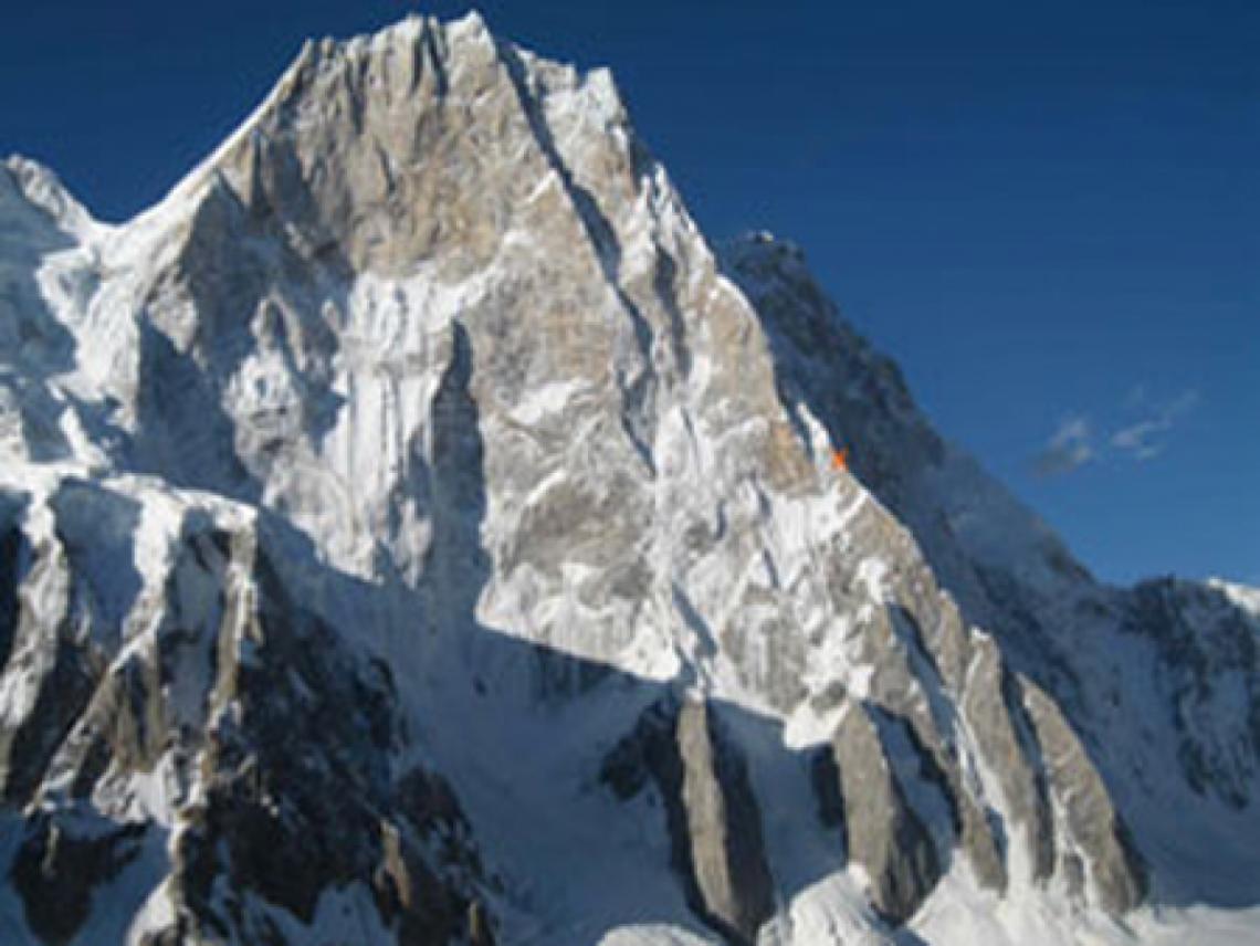 Imagen LATOK I. Es la cara más alta de la montaña, con 7.145 metros.