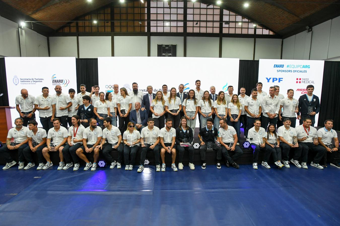 Imagen Torres junto a los medallistas Olímpicos y Paralímpicos