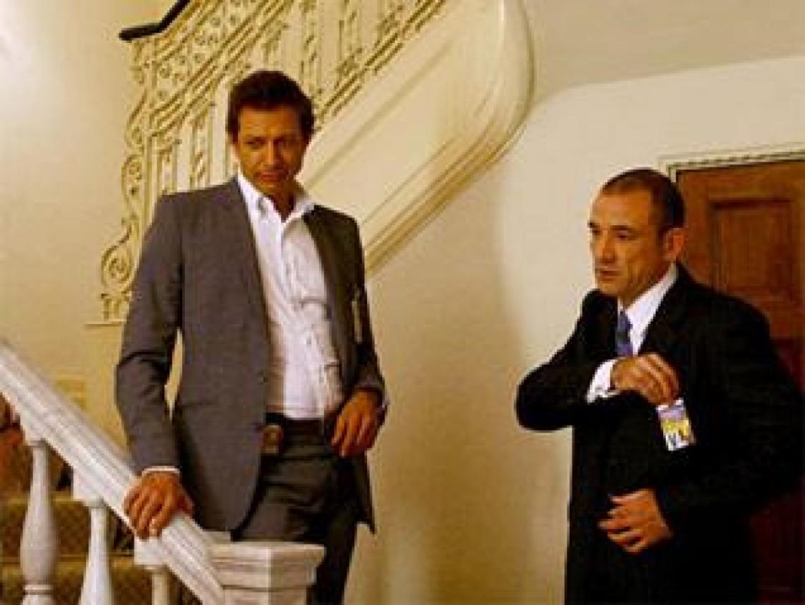 Imagen Los actores Jeff Goldblum y Ritchie Coster en el episodio The glory that was de la serie Law& Order.