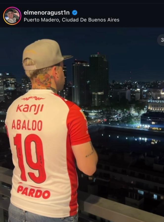 Imagen El cantante se mostró en sus redes en la casa del jugador de Independiente.