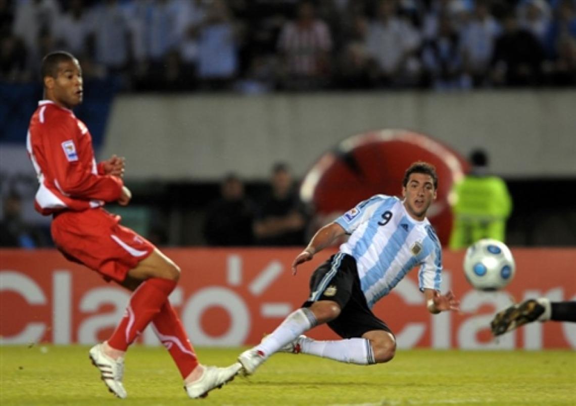 Imagen GONZALO HIGUAIN, del Real Madrid, debutó en la Selección y convirtió el primer gol. 