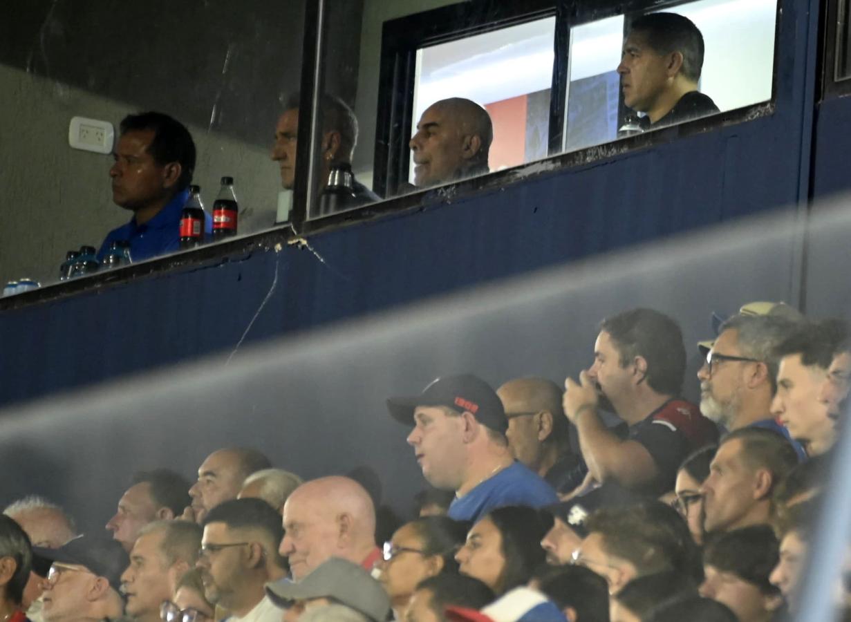 Imagen Riquelme y su Consejo de Fútbol acompañaron a Boca ante Tigre. Fotobaires.