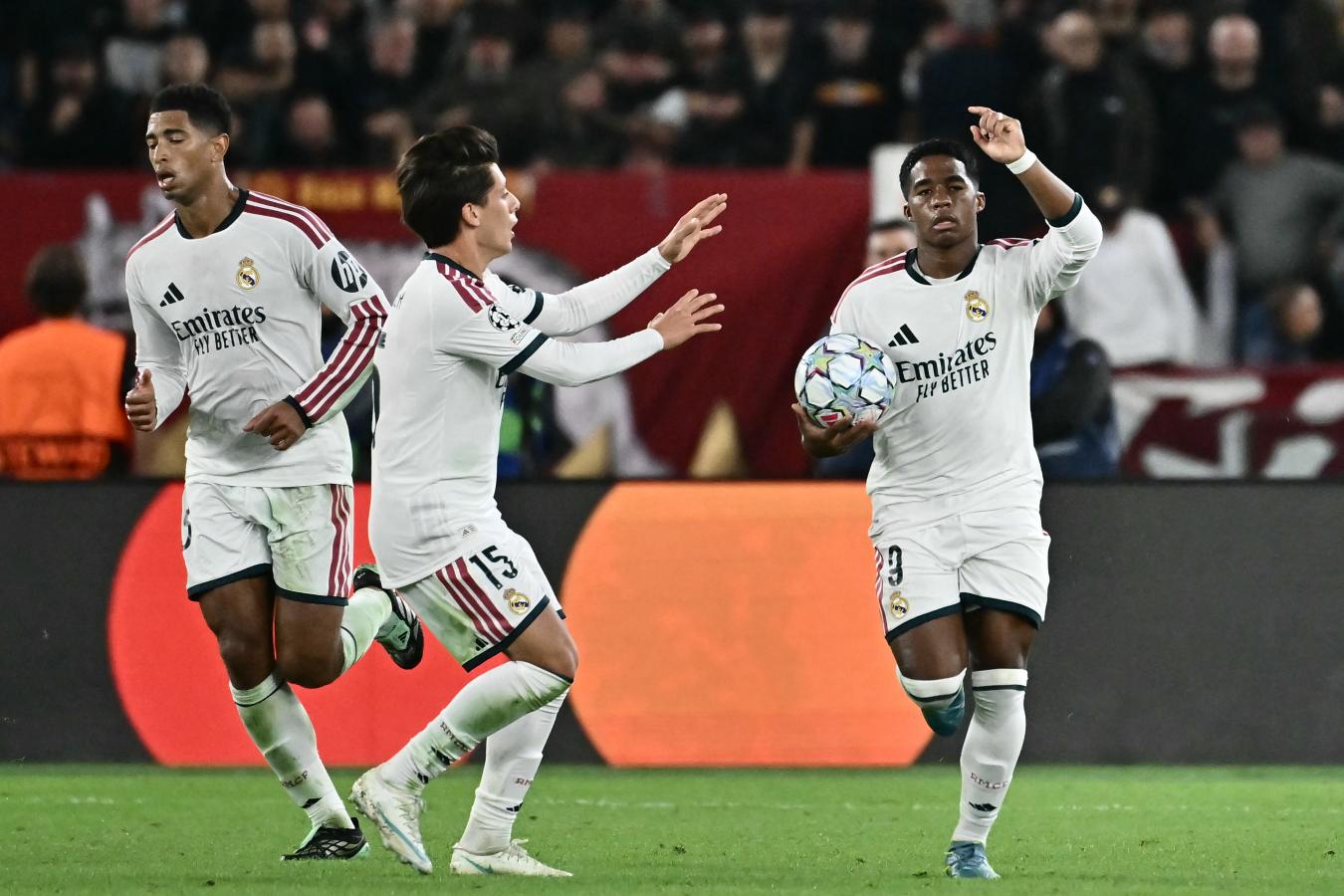Imagen de Mourinho lo defendió, reemplazó a Vinícius y lideró la remontada de Real Madrid en Champions League