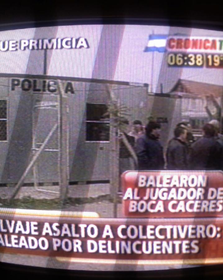 Imagen La placa de Crónica TV no admite dudas (Fotos: http://www.taringa.net/posts/noticias/3821266/balearon-a-Fernando-Caceres-No-a-el-de-boca.html)